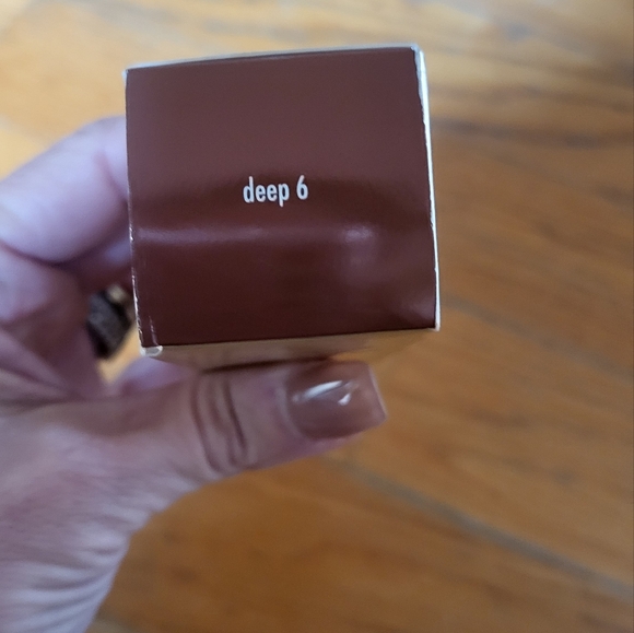 STILLA HIDE & CHIC FLUID FONDATION DEEP 6 NIB - Picture 5 of 8